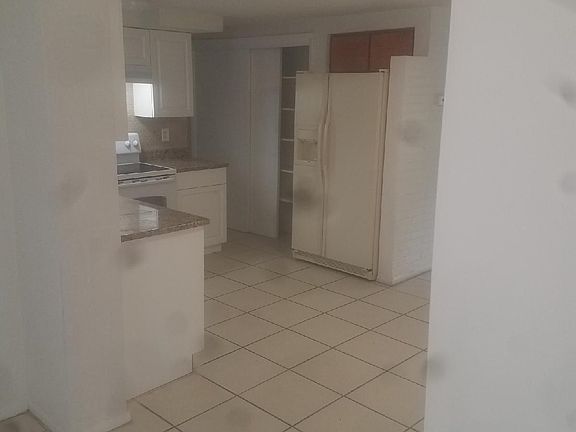 4th image of 4841 Blossom Dr