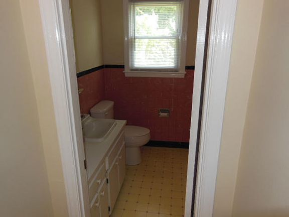 5th image of 2629 Leeds Ave