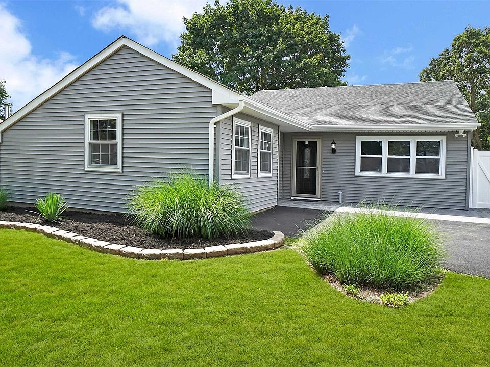 1st image of 30 Nantucket Dr