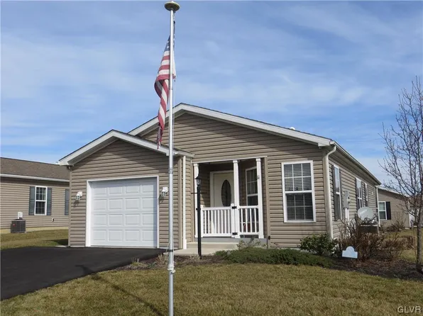 35 Cormorant Dr, Bechtelsville, PA 19505