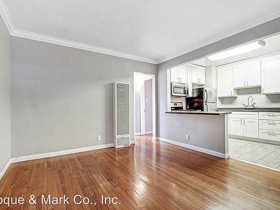 4th image of 2075 Penmar Ave