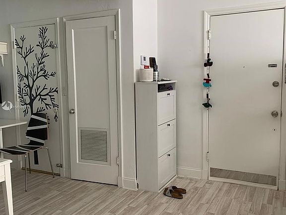 3rd image of 1535 Meridian Ave #10