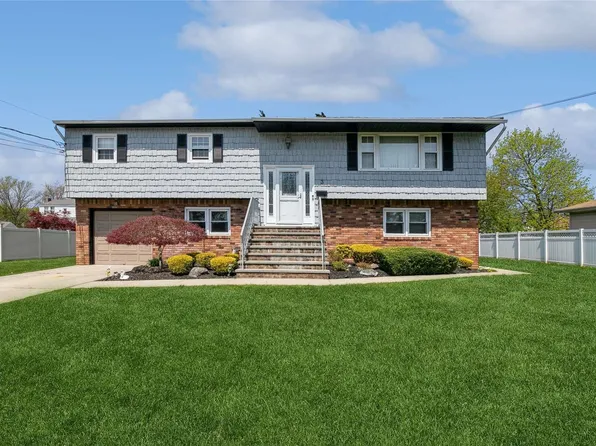 3 Overton Street, Deer Park, NY 11729