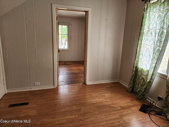 3rd image of 1137 E Garden Ave