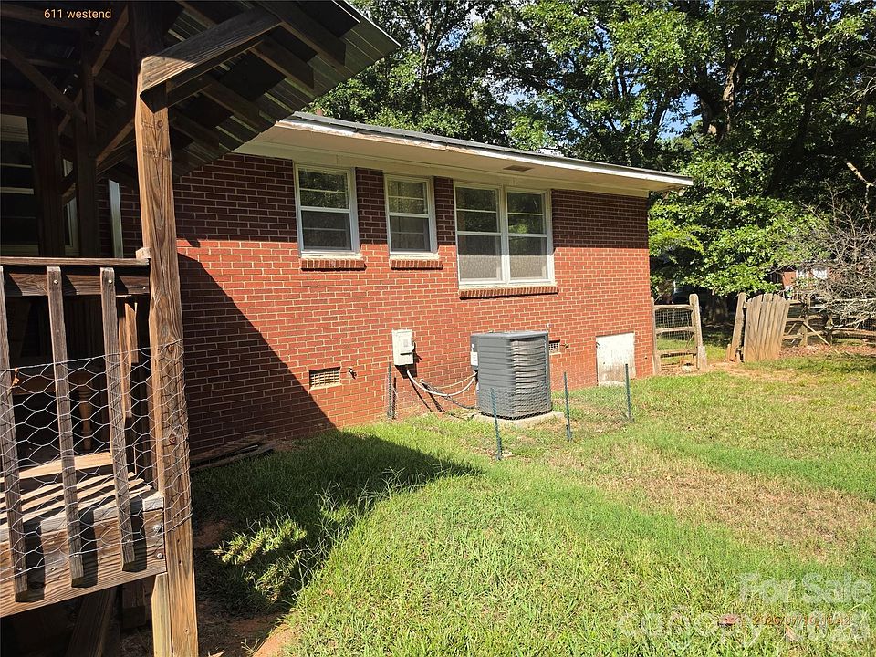 2nd image of 611 Westend Dr