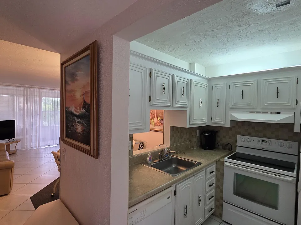 2801 Somerset Dr #407