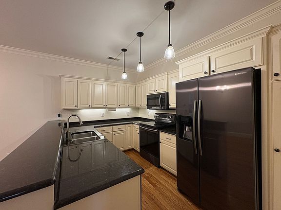4th image of 702 Bennett St Unit D