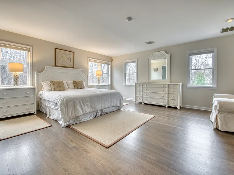 1611 Deerfield Rd — Photo 14