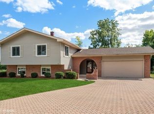 1441 Holland Pl, Downers Grove, IL 60515