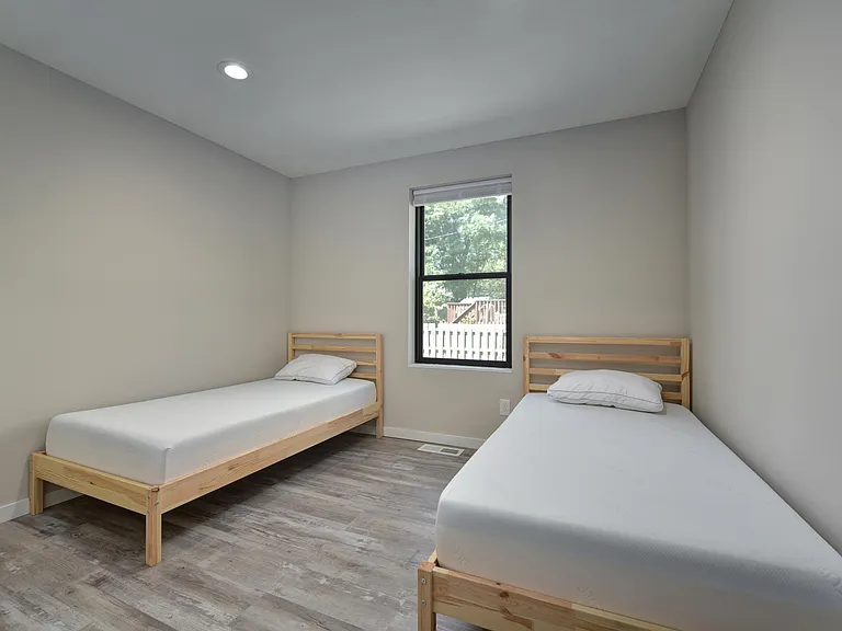 2206 W 6th St #2 — Photo 16