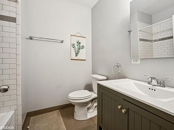 5th image of 2204 W Warren Blvd APT 1