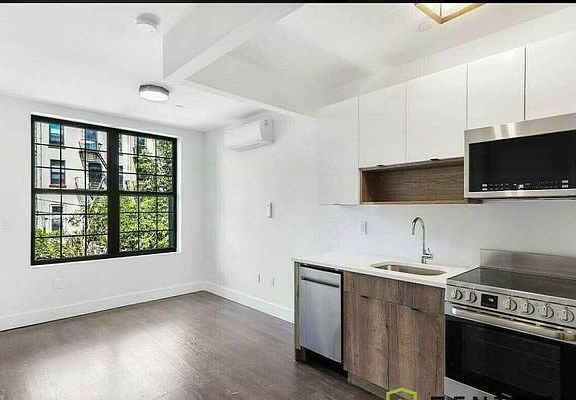 2nd image of 743 Lexington Ave #2R