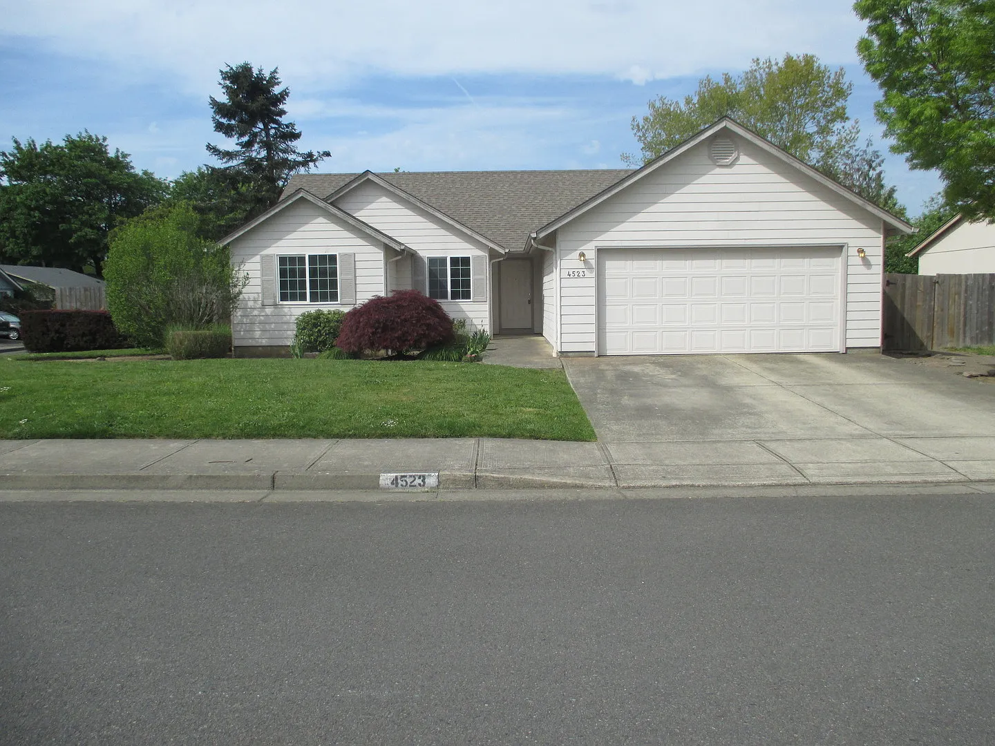 Three Bedroom Home on Corner Lot — Photo 2