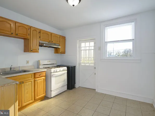 3027 W 9th St, Chester, PA 19013