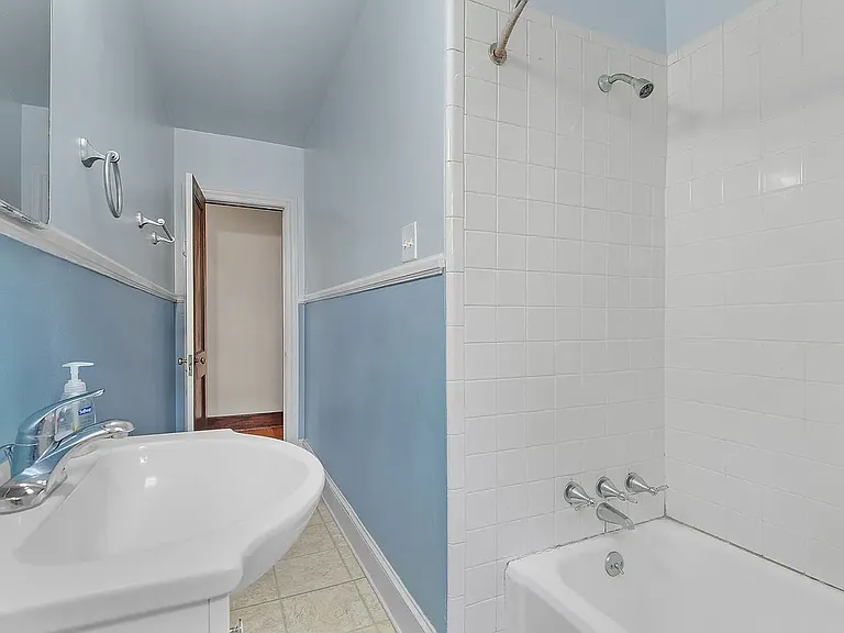 1114 N Buchanan Blvd — Photo 8