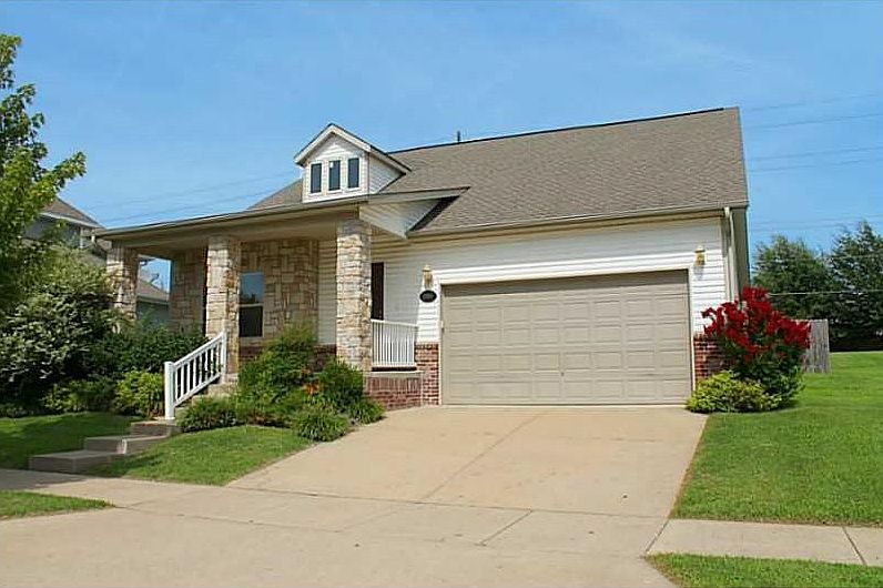 1st image of 1504 NE Dysart Woods Ln
