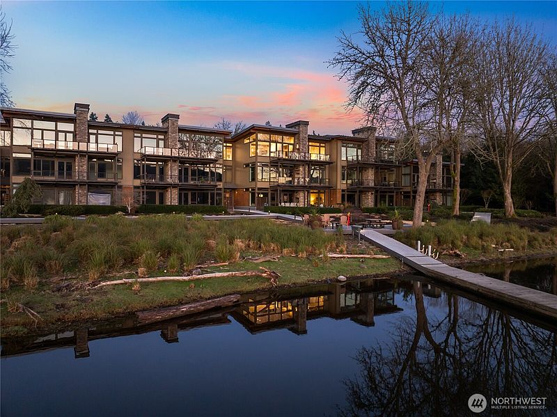 2nd image of 4323 E Lake Sammamish Parkway SE #4323