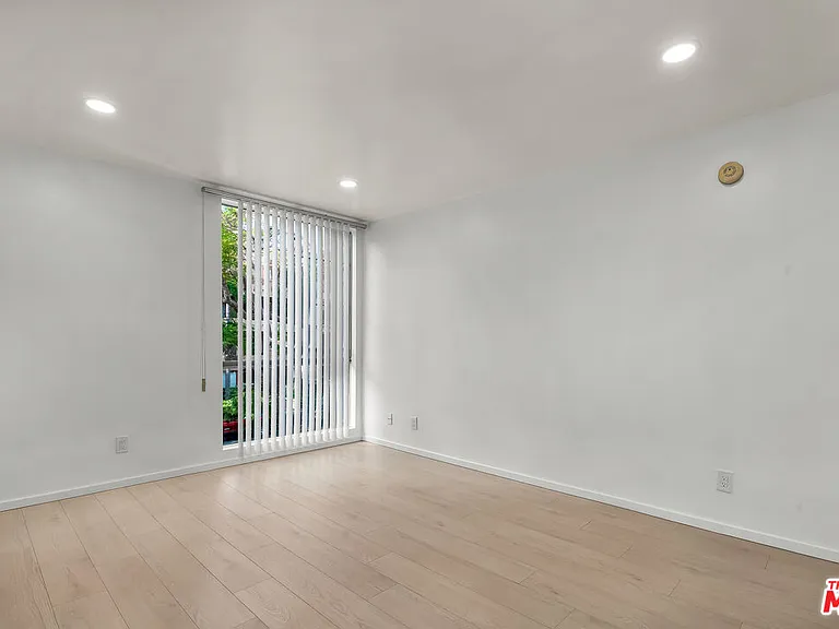 406 N Oakhurst Dr #202 — Photo 21