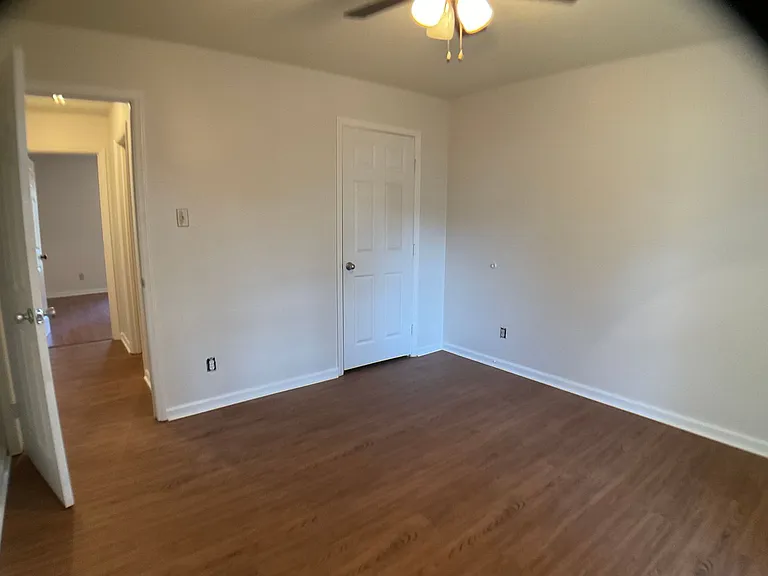 911 Glenrose Dr — Photo 22