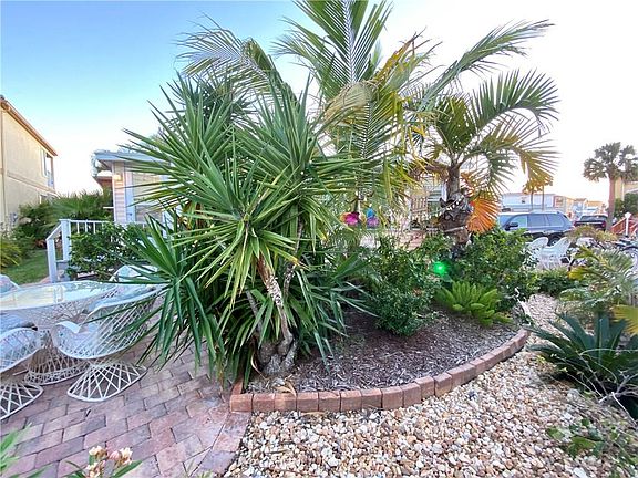 3rd image of 1258 Nettles Blvd