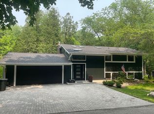 350 S Lwr Gardens Rd, Fontana, WI 53125