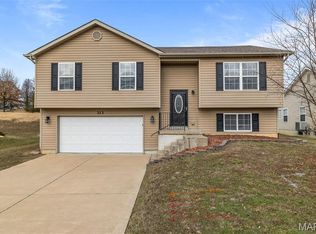 313 Shadow Trace Dr, Wentzville, MO 63385