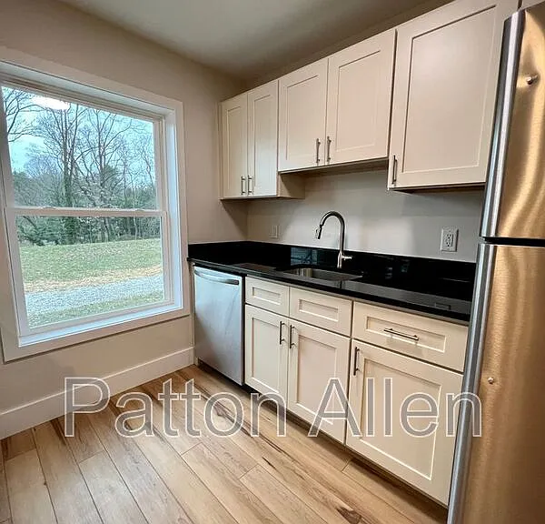 24.5 Crestview St — Photo 6
