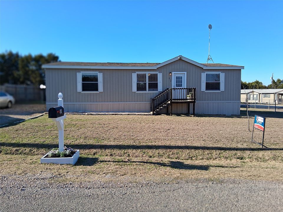 1st image of 810 Pecos River Dr