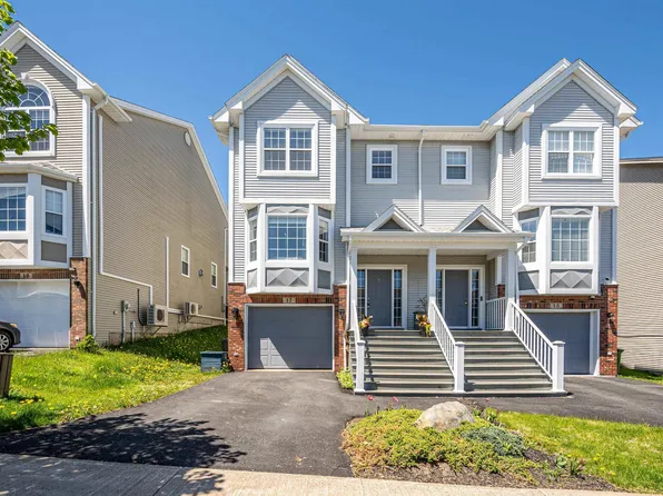 17 Outrigger Cres, Halifax, NS B3M 4V9