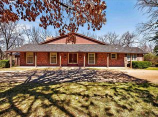 200 SW Yorkshire Rd, Topeka, KS 66606