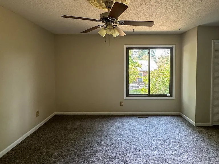 3832 Sarasota Dr — Photo 10