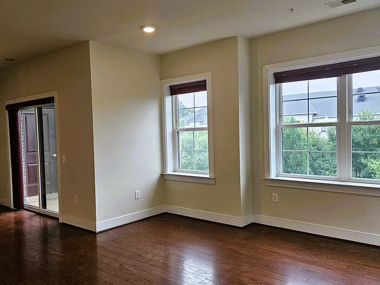 2905 Bleeker St #205 — Photo 12