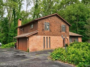 6121 Venice Dr, Commerce Township, MI