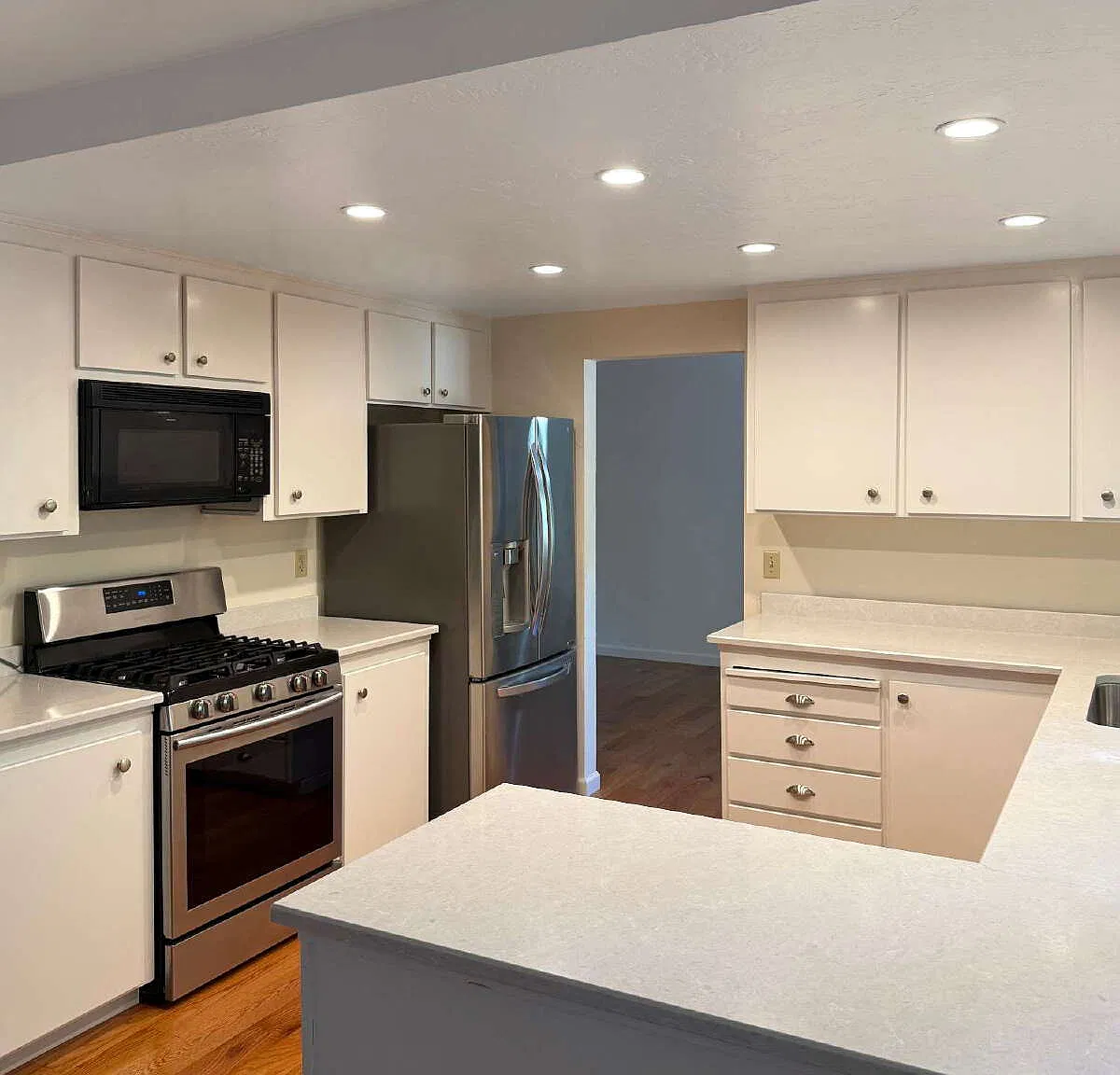 4 bed, 3.0 bath, 2202 sqft, $5,000 — Photo 3