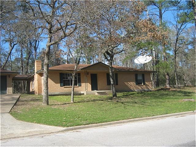 Front of 163 Westwood Shores