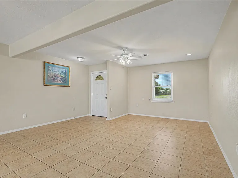 827 Pickney Ave — Photo 6