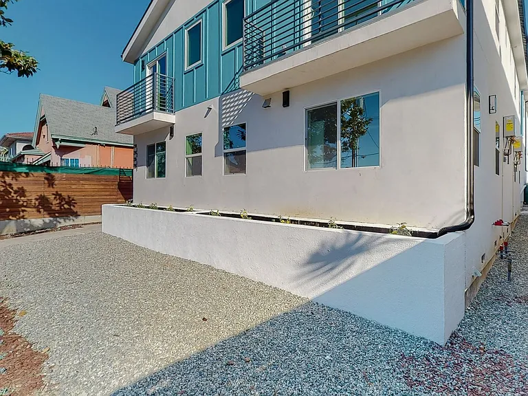 3 & 4 Bed 2-Story Townhomes with Covered Parking Spots Available! — Photo 23