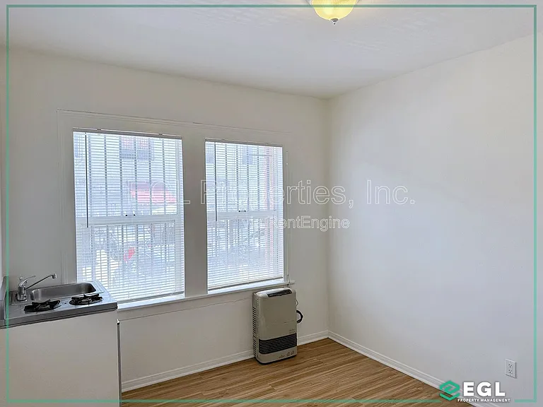 445 Western — Photo 7
