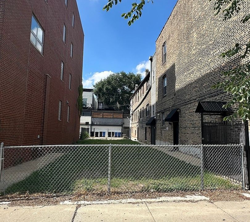 1st image of 910 N Ashland Ave