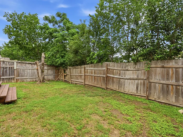 1414 Strickland Dr — Photo 27