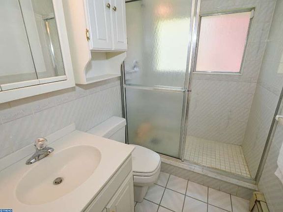 2nd floor bathroom 
