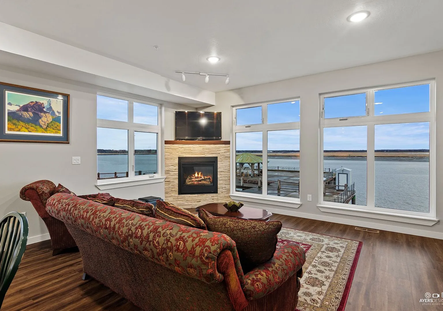 Furnished Executive Rental — Photo 1