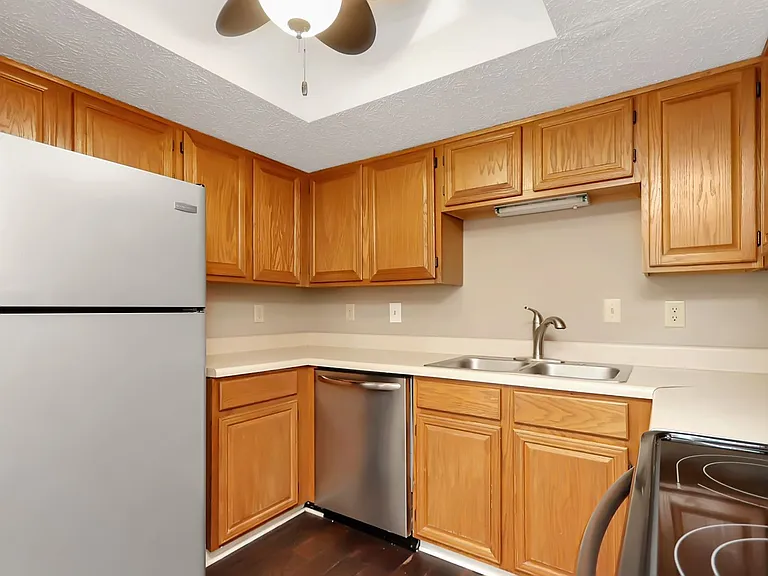 127 Sterling Ct — Photo 8