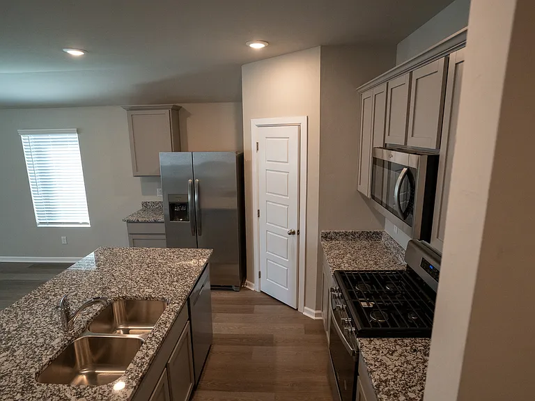 10513 SW 41st St — Photo 3