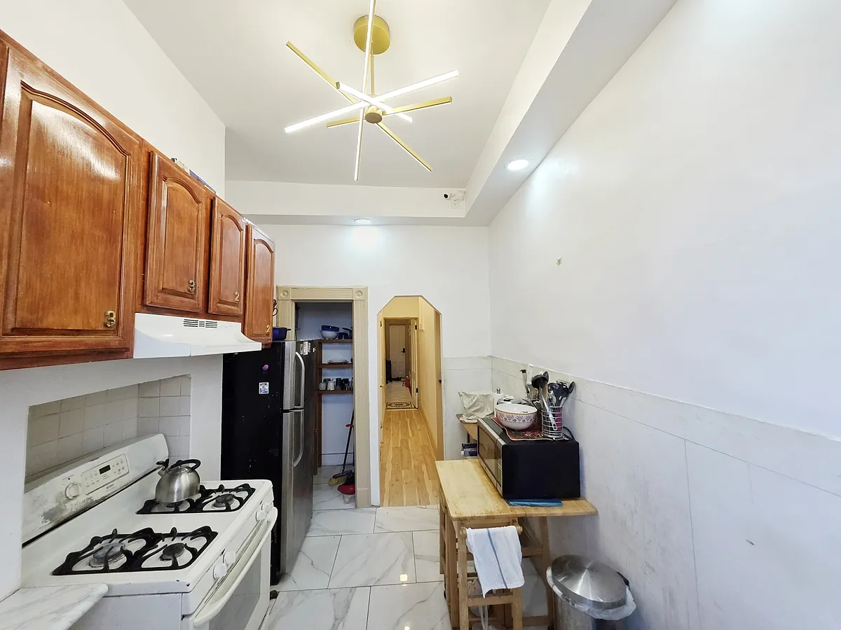 Building Photo - 70 Weirfield St #3-1