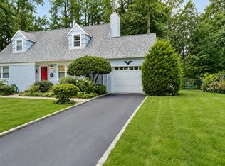 257B Steamboat Rd, Great Neck, NY 11024