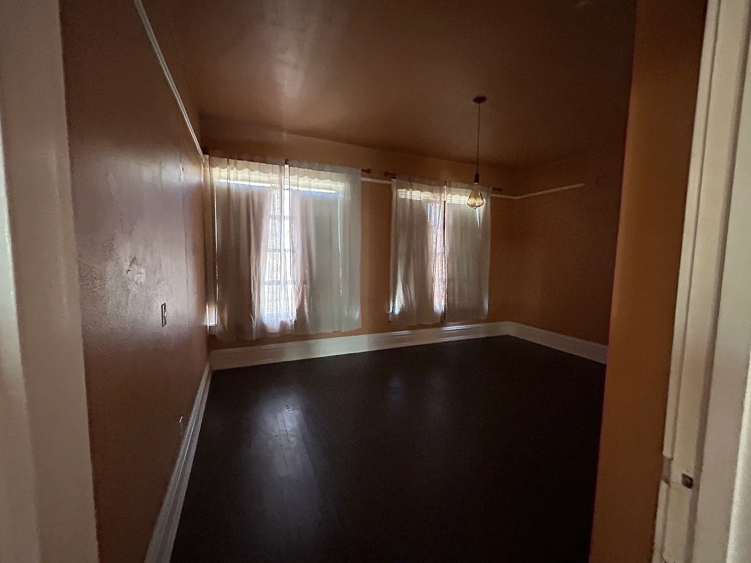 3 bed, 1100 sqft, $1,450 — Photo 3