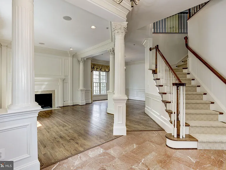 7233 Addington Dr — Photo 2