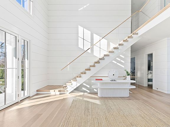 4th image of 143 Meadowmere Ln