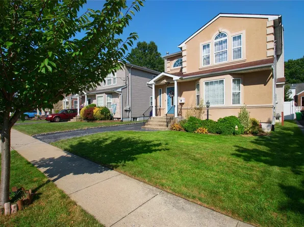 612 S 8th Street, New Hyde Park, NY 11040
